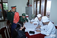 Medical examination and treatment provided for people along Vietnam - China border